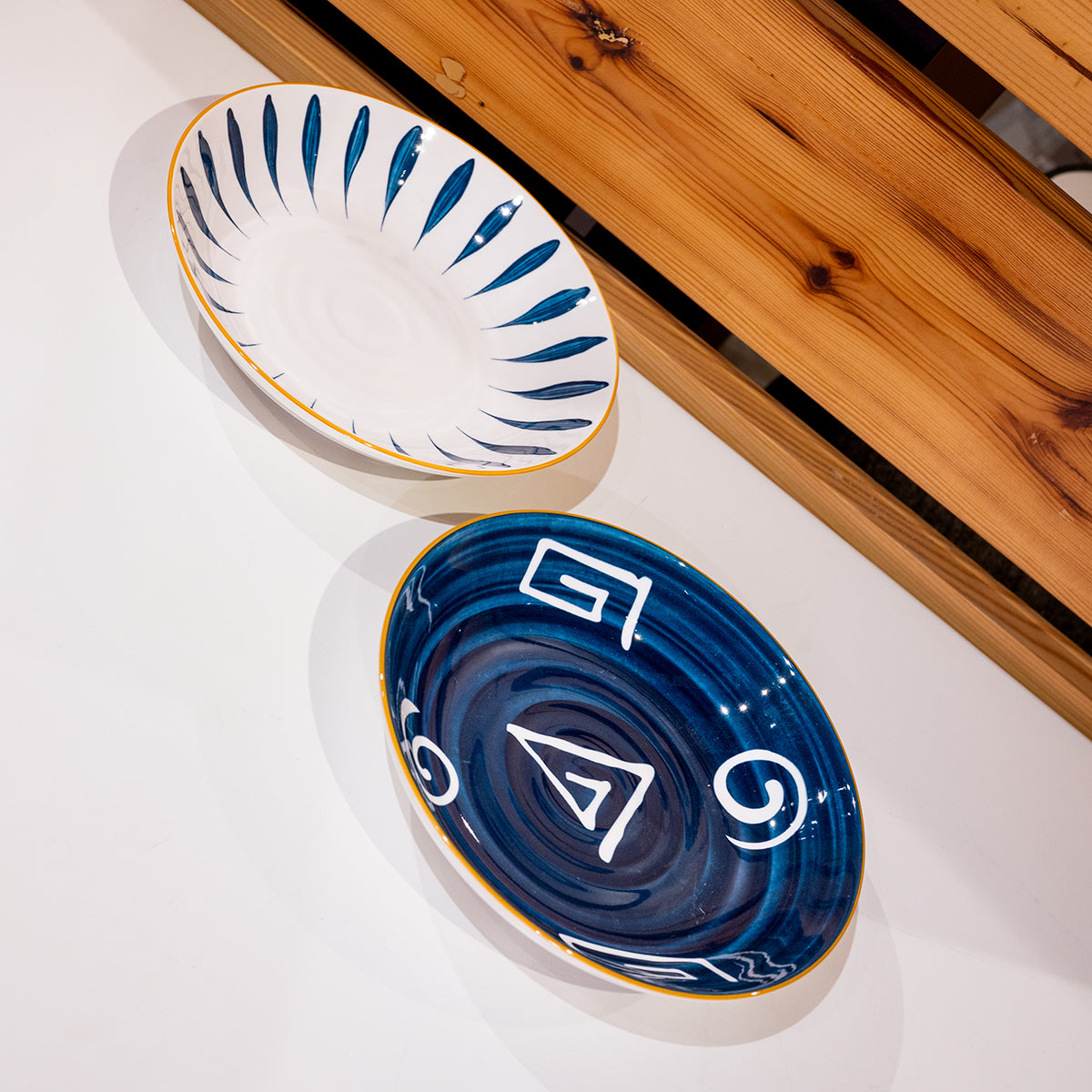 Ceramic Plates in Color Box, Set of 2