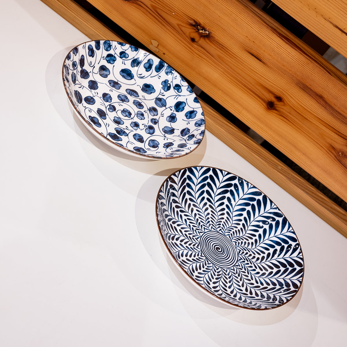 Ceramic Plates in Color Box, Set of 2