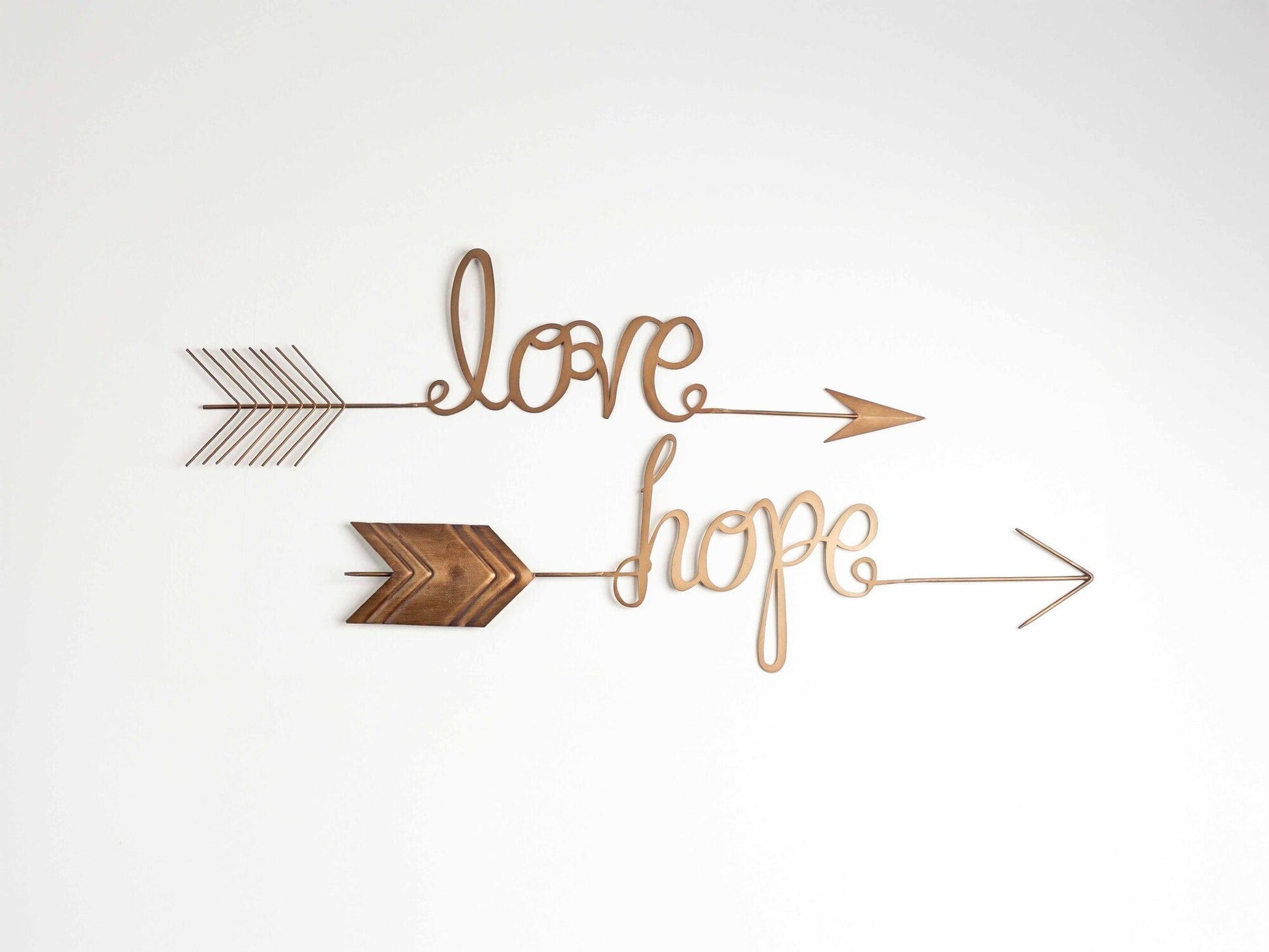 Metal "hope" &amp; "love" Arrow, Gold, Set of 2