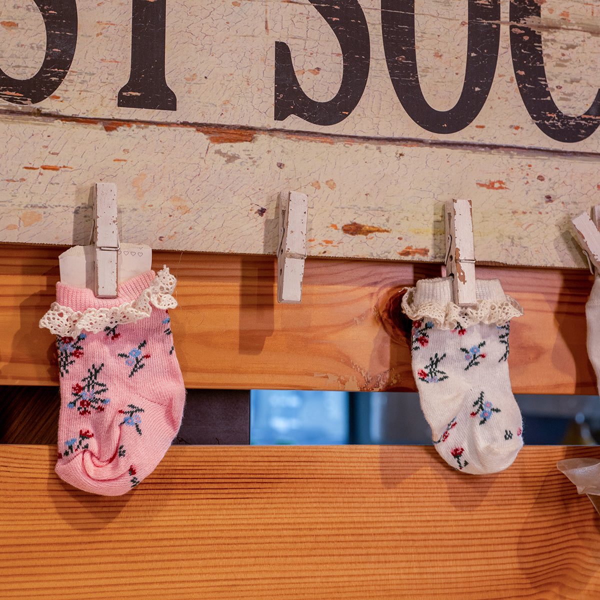 MDF Wall Décor "LOST SOCKS" w/ 7 Clothespins