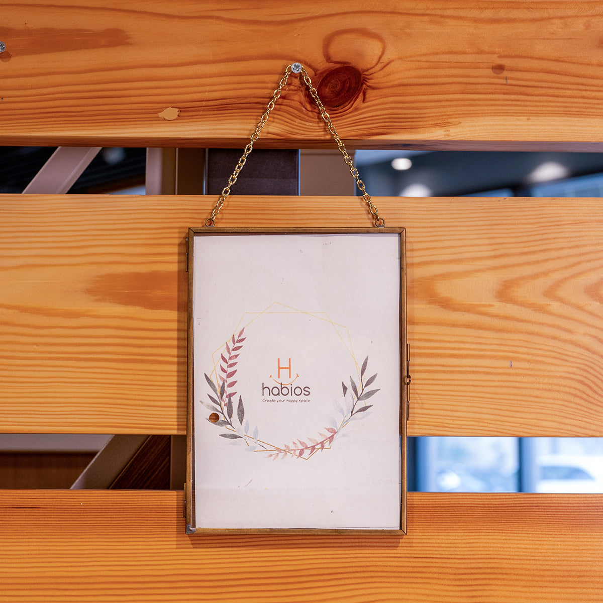 4" x 6" Brass Edge Hanging Glass Photo Frame, Large