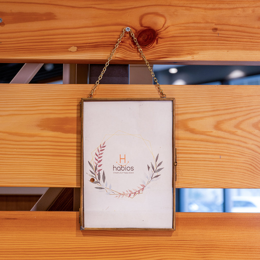4" x 6" Brass Edge Hanging Glass Photo Frame, Large